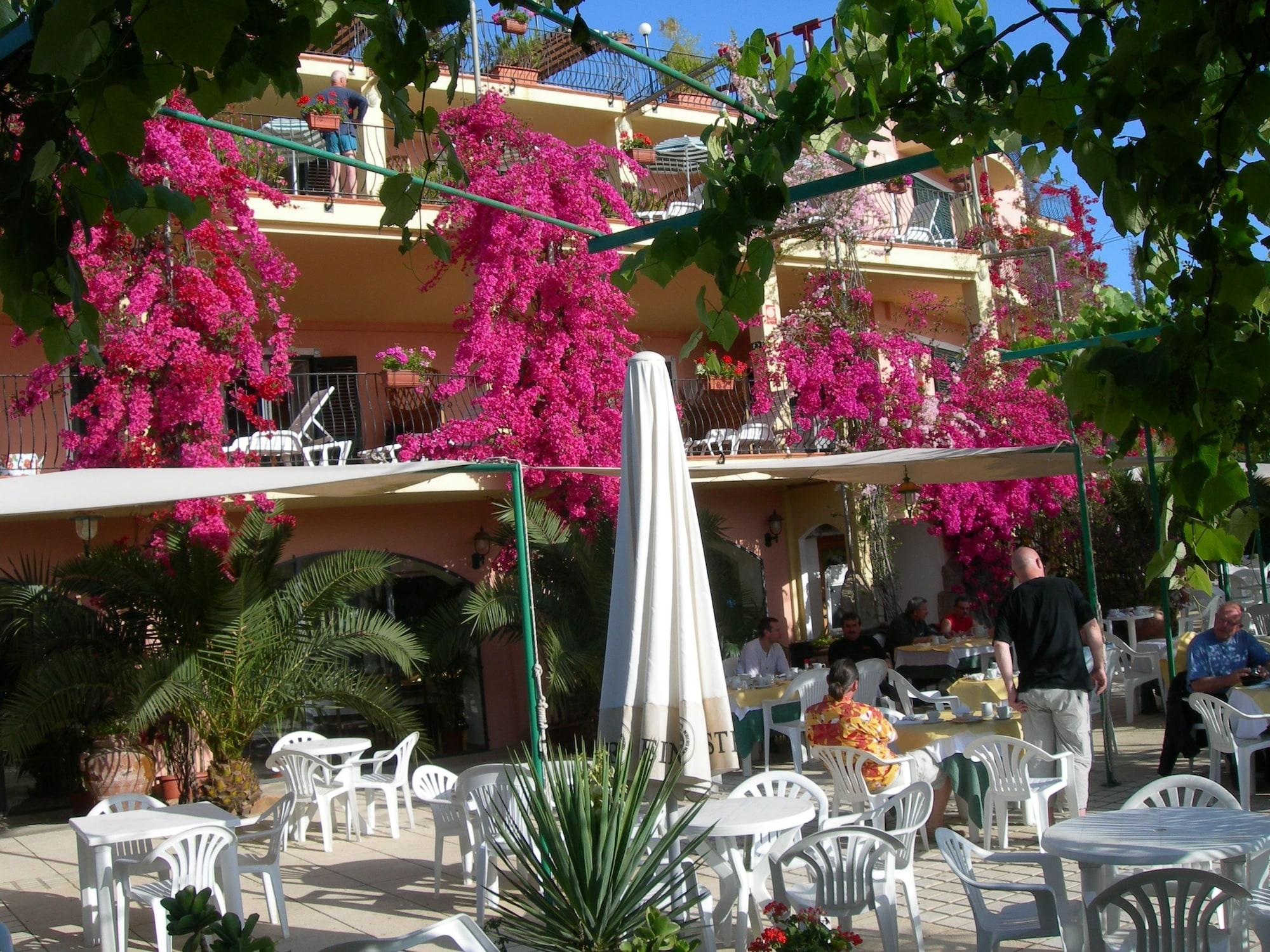 Hotel Domus De Janas Sul Mare Bari Sardo Exterior foto