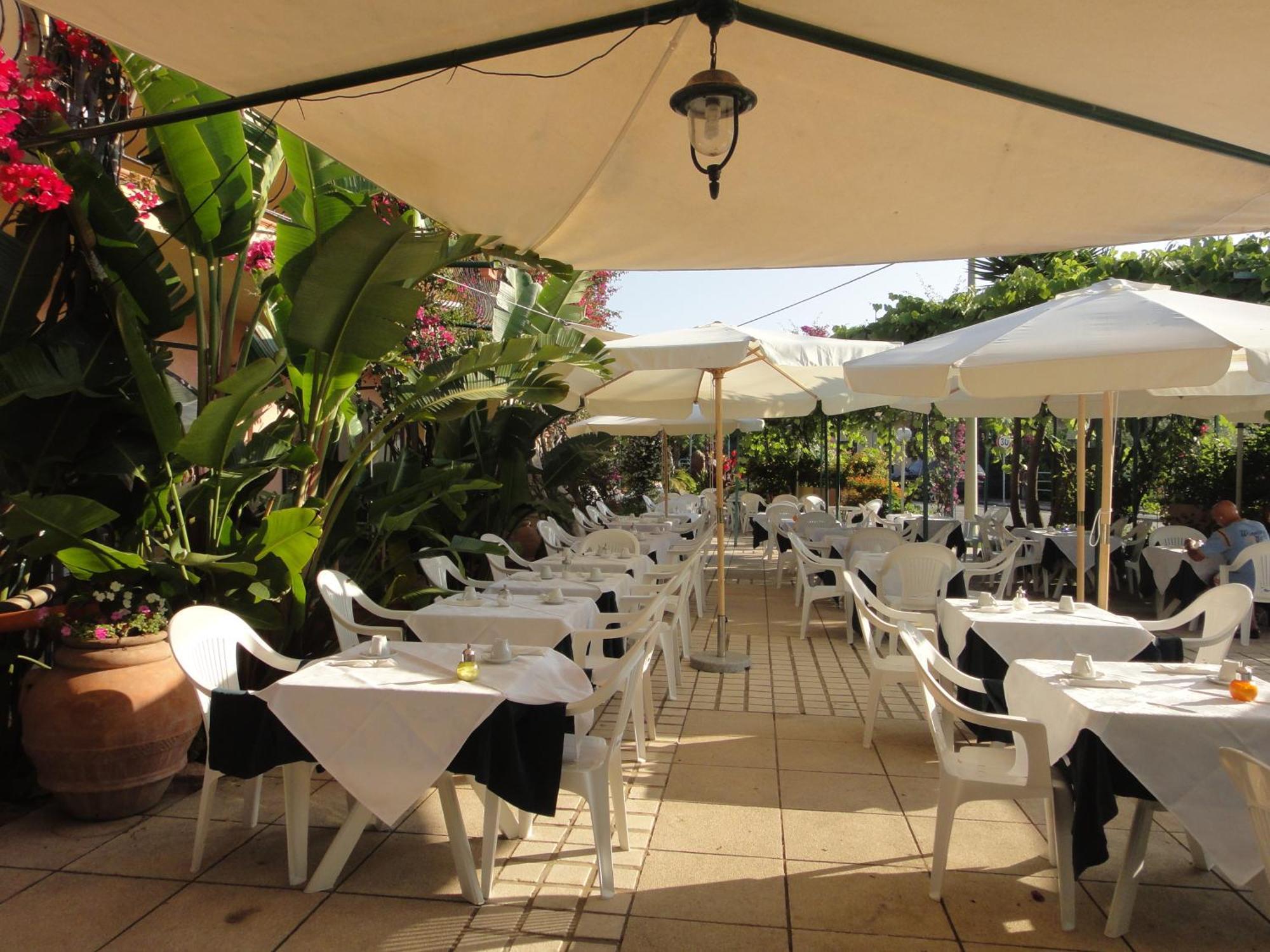 Hotel Domus De Janas Sul Mare Bari Sardo Exterior foto