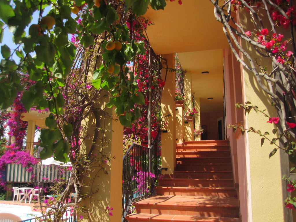 Hotel Domus De Janas Sul Mare Bari Sardo Exterior foto