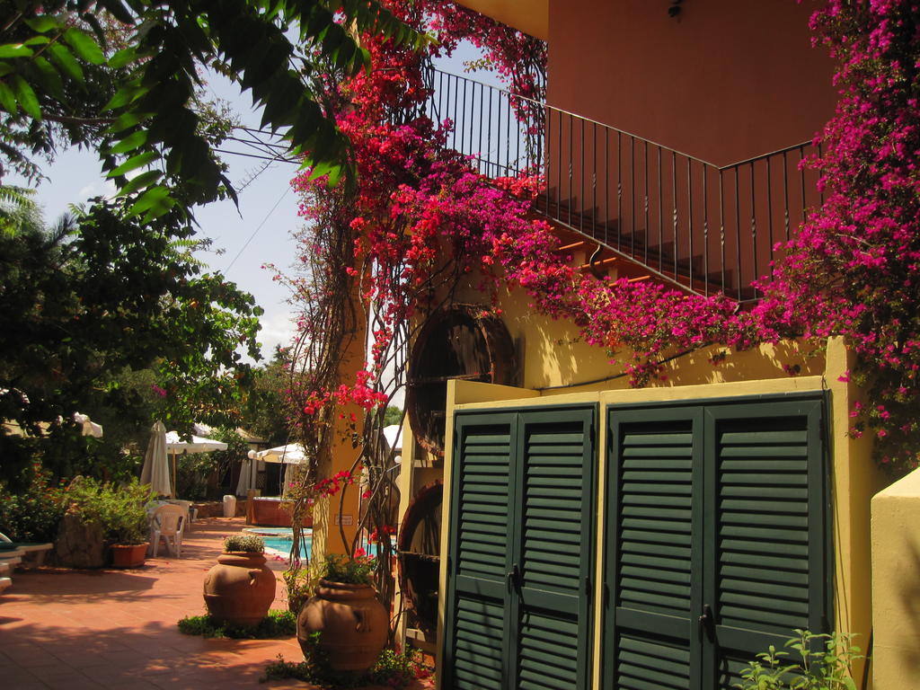 Hotel Domus De Janas Sul Mare Bari Sardo Exterior foto