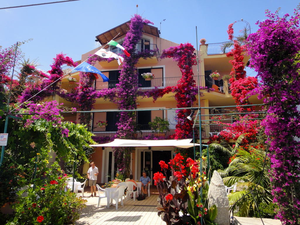 Hotel Domus De Janas Sul Mare Bari Sardo Exterior foto