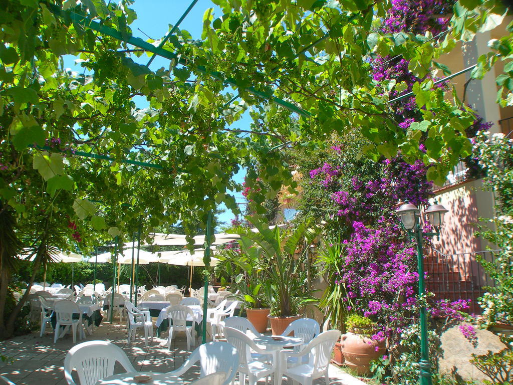 Hotel Domus De Janas Sul Mare Bari Sardo Exterior foto